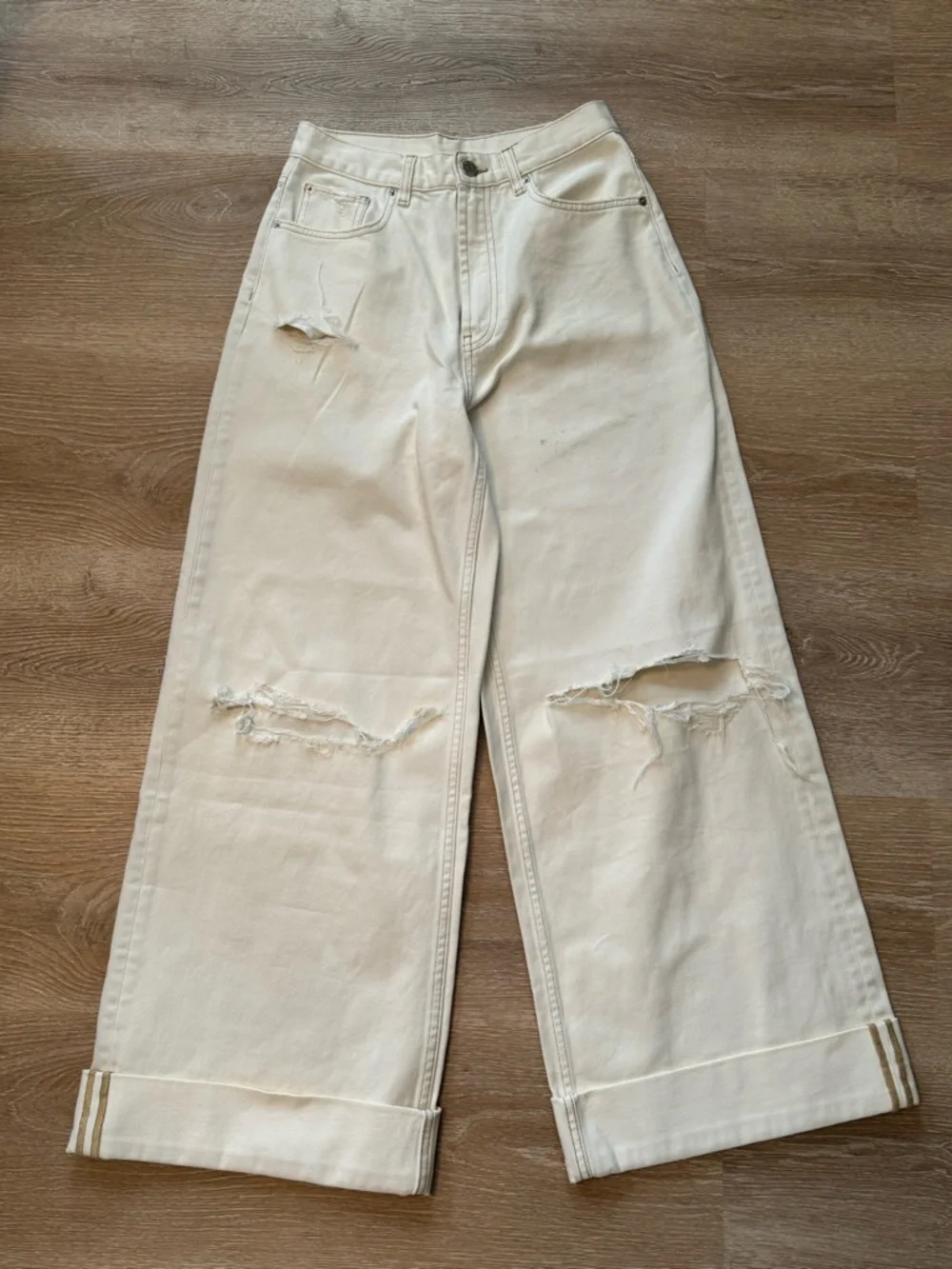 BDG Wide Leg Distressed Jeans - High Rise - Picture 2 of 7